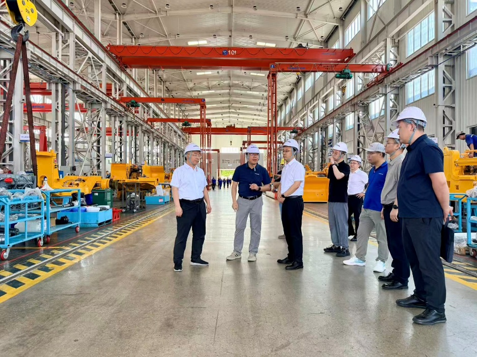 Shaanxi Fast Auto Drive Refco Group Ltd visita FAMBITION para un intercambio t&eacute;cnico